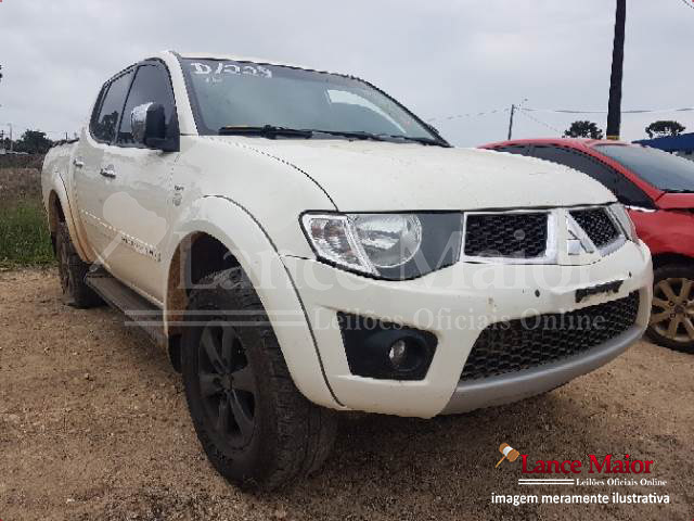 LOTE 035 - MITSUBISHI L200 TRITON HPE 3.2 TURBO 2011