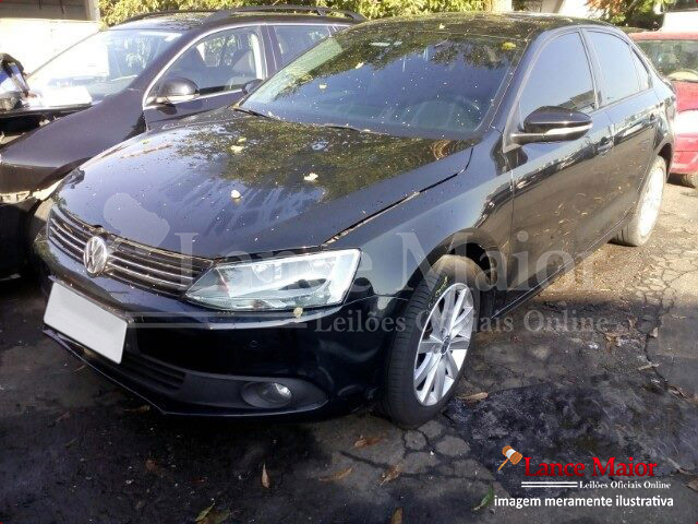 LOTE 018 - Volkswagen Jetta 2.0 Trendline 2016