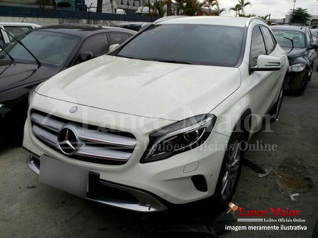 LOTE 033 - Mercedes-Benz GLA 200 Style 2016